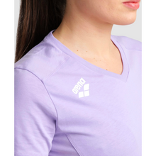 Load image into Gallery viewer, arena-womens-team-t-shirt-panel-lavanda-005753-950-ontario-swim-hub-4