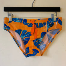 Load image into Gallery viewer, ONLY SIZE 34 - MEN'S AVANA BRIEF - OntarioSwimHub