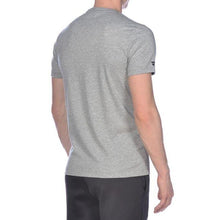 Load image into Gallery viewer, MEN'S LOGO DRIVEN TEE - OntarioSwimHub