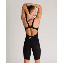 Load image into Gallery viewer, arena Race Suit for Women in Black - Women’s Powerskin Carbon Air2 Open-Back Kneeskin model back