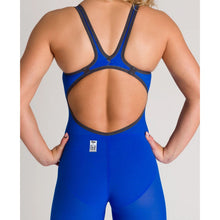 Load image into Gallery viewer, arena Race Suit for Women in Blue - Women’s Powerskin Carbon Air2 Open-Back Kneeskin model open back close-up