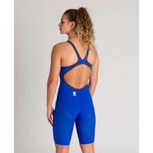Load image into Gallery viewer, arena Race Suit for Women in Blue - Women’s Powerskin Carbon Air2 Open-Back Kneeskin model back