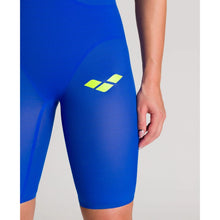Load image into Gallery viewer, arena Race Suit for Women in Blue - Women’s Powerskin Carbon Air2 Open-Back Kneeskin model front left leg arena logo close-up
