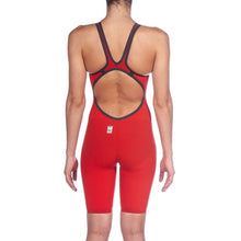 Load image into Gallery viewer, arena Race Suit for Women in Red - Women’s Powerskin Carbon Air2 Open-Back Kneeskin back
